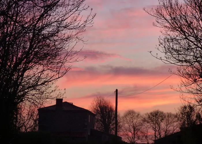 Renove Avec Jardin Clos, Proche Plages, Wifi, Parking Pour Voiture Electrique - Fr-1-426-164 * Le Bernard